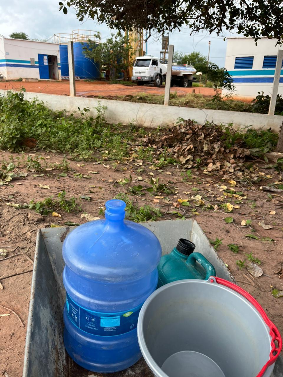 Moradores do Esplanada enfrentam falta de água em Teresina