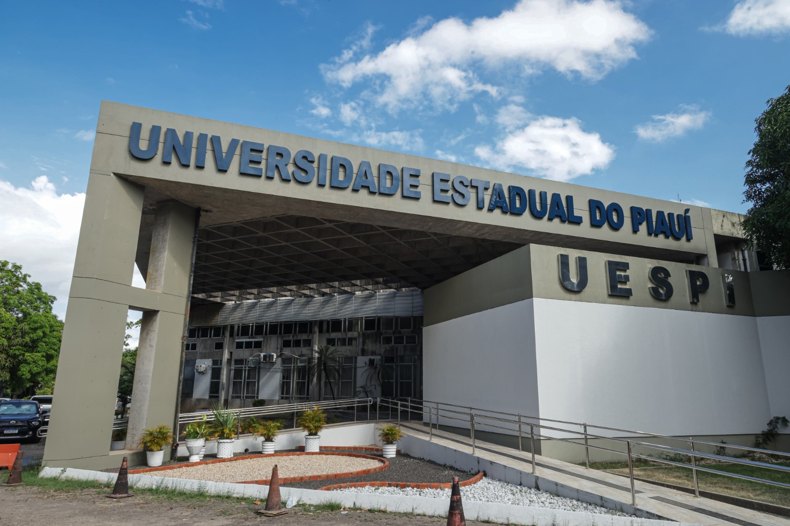 UESPI abre 1.180 vagas para cursos gratuitos de idiomas nesta segunda (20)