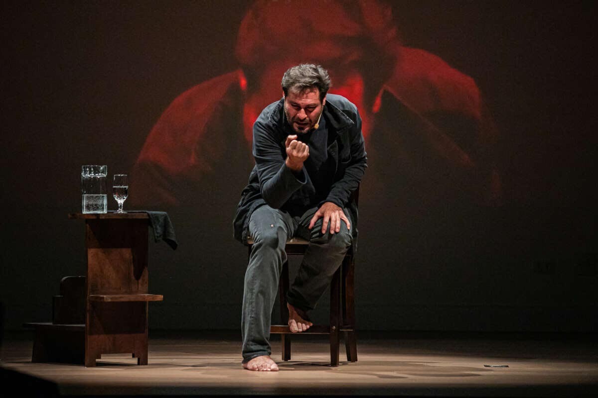 Ator Thiago Lacerda apresenta espetáculo no Theatro 4 de Setembro