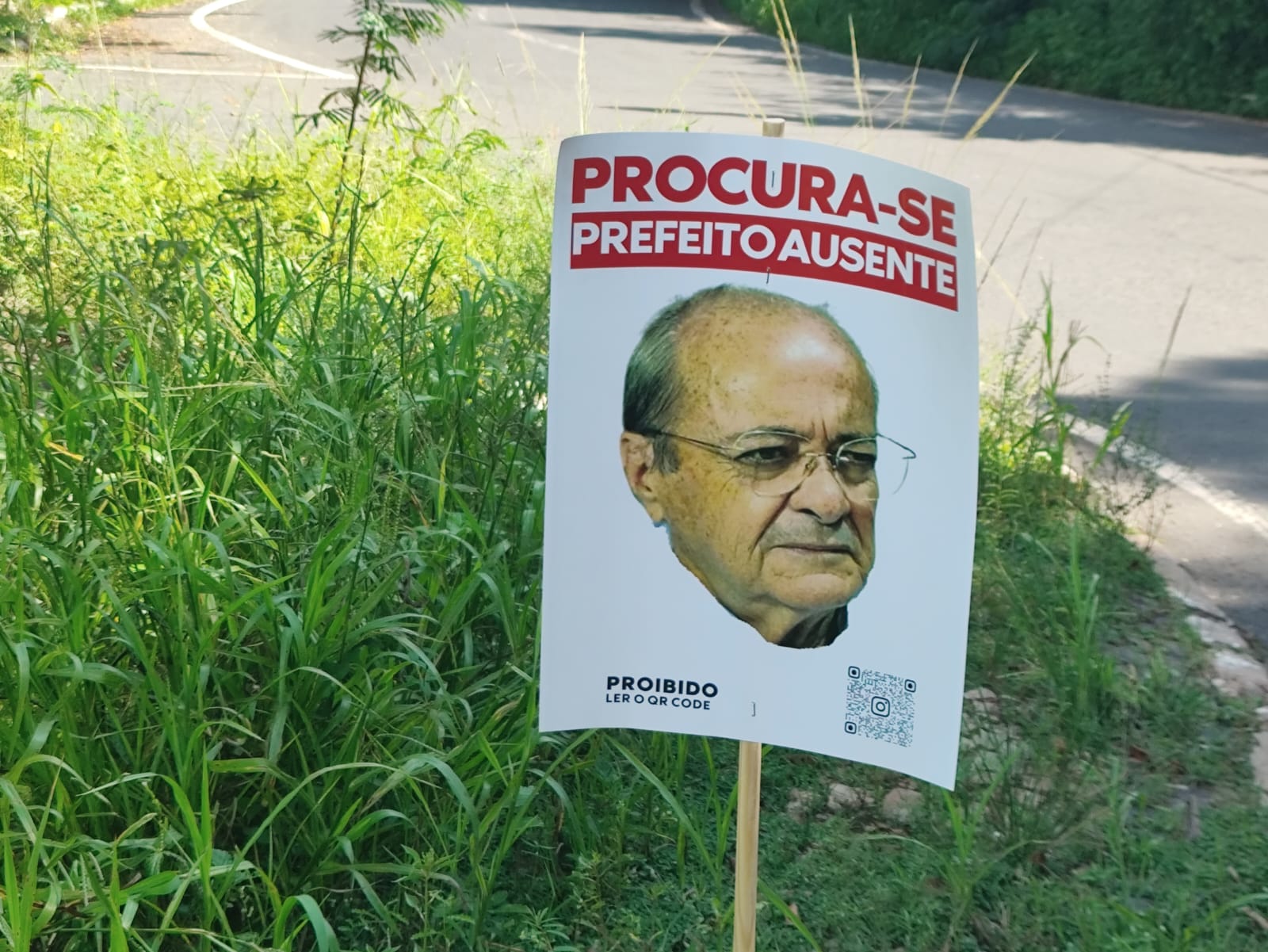 "Procura-se Prefeito Ausente":  cartazes com imagem de Silvio Mendes são espalhados pela cidade