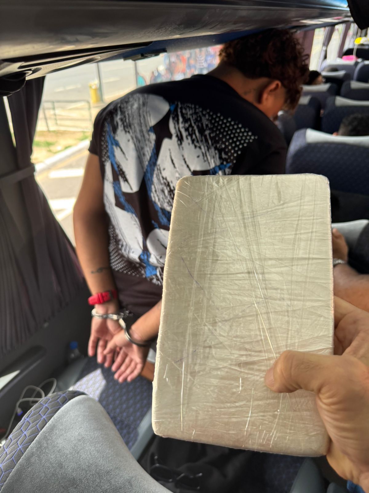 Droga estava saindo de Teresina com destino a Parnaíba e foi apreendida dentro de ônibus