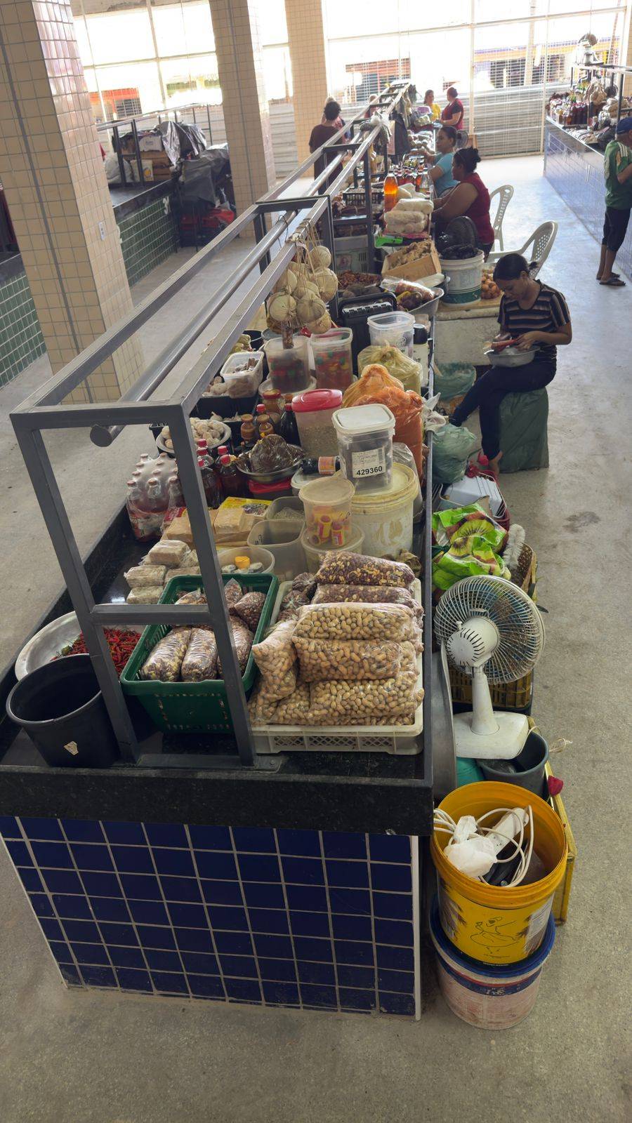 Feirantes da Rua João Cabral começam a ocupar bancas no Mercado Central de Teresina