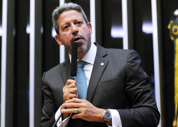 Arthur Lira é vaiado em seu próprio Estado e presidente Lula pede respeito