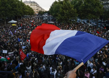 Esquerda vence eleições legislativas na França, mas ainda não forma maioria