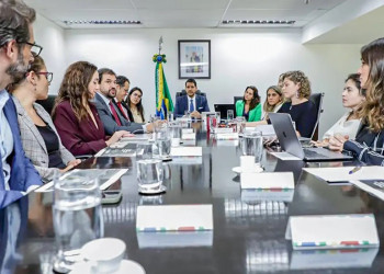 AGU quer acordo com plataformas para combater fake news sobre tragédia no Rio Grande do Sul