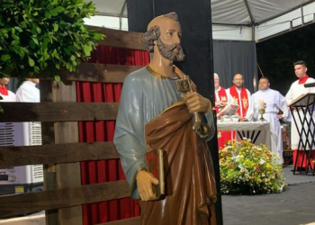Fiéis celebram tradição e devoção a São Pedro há 70 anos no Poti Velho