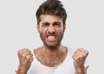 Pesquisadores revelam que gritar e socar objetos não ameniza a raiva