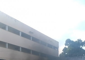 Incêndio atinge prédio da Semcaspi no Centro de Teresina