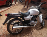 PM desarticula rinha com 50 galos e prende homem com arma e motos desmanchadas em Teresina