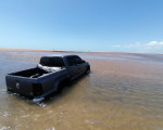 Populares encontram carro de luxo 