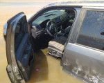 Populares encontram carro de luxo 