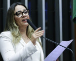 Rejane Dias prepara mobilização para derrubar veto de Bolsonaro