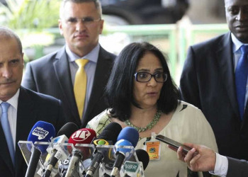 A gratidão interesseira de bolsonaristas e o culto ao mito na política brasileira