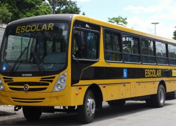Criança de 4 anos é esquecida por sete horas dentro de ônibus escolar no Piauí