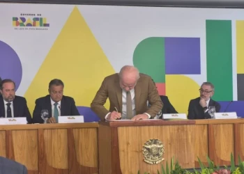 Lula zera PIS/Cofins sobre diesel para frear aumento dos combustíveis