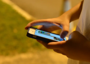 Rolagem infinita nas redes sociais será proibida ao público infantil