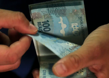 Aposentados e pensionistas do INSS podem consultar antecipação do 13º