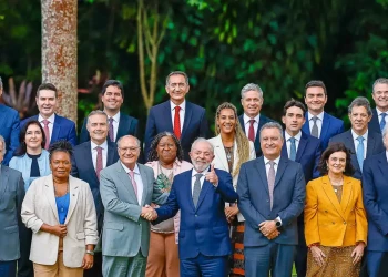 Mais de 20 ministros do governo Lula devem deixar cargos para disputar eleições