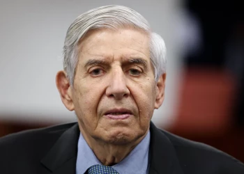 Moraes autoriza prisão domiciliar a Augusto Heleno com tornozeleira