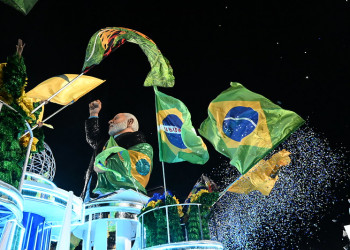 Lula vira enredo na Sapucaí com Bozo preso e Temer 