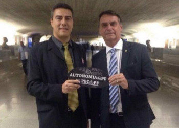 Delegado que furtou carppaccio no supermercado livrou Flávio Bolsonaro em inquérito