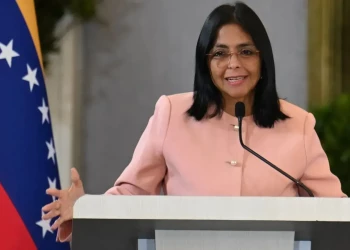 Presidente interina da Venezuela critica EUA: “Chega de ordens de Washington”