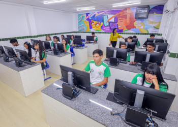 Governador entrega modernização de escola na zona norte de Teresina