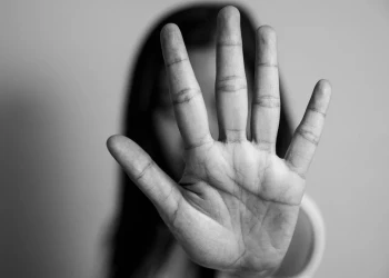 Violência contra mulheres atinge quase meio milhão de ocorrências no Brasil