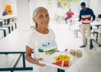 Restaurante Popular do Dirceu completa 1 ano com mais de 36 mil refeições servidas por mês