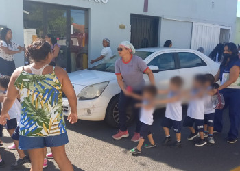 Crianças são retiradas às pressas de CMEI durante principio de incêndio