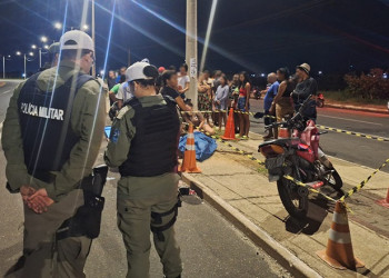 Motociclista perde controle de moto, colide contra poste e morre na Avenida Poty Velho