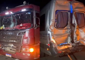 Van com 19 pacientes de Betânia do Piauí se envolve em acidente com caminhão na BR-407