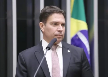 Moraes pede prisão preventiva de Ramagem após ida aos Estados Unidos