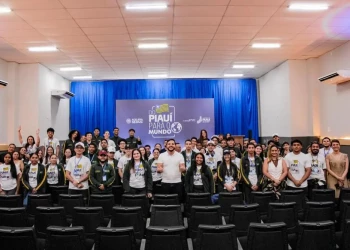 Estudantes da rede estadual retornam ao Piauí após intercâmbio na China e nos EUA