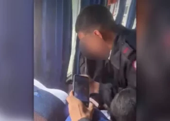 Vídeo: aluno de colégio da PM espanca e enforca colega dentro de van em Minas Gerais