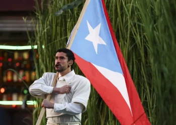 Bad Bunny leva show latino ao Super Bowl, bate recorde e é criticado por Trump