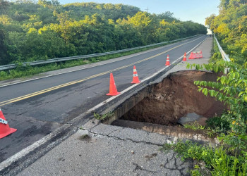 Cratera se abre e deixa BR-343 interditada entre Buriti dos Lopes e Parnaíba; veja desvios