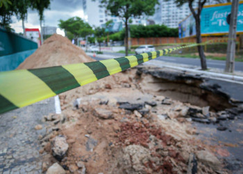 Com cratera trecho interditado da Avenida Jockey Clube não tem previsão para ser liberado