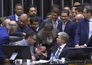 Hugo Motta defende punição a deputados que obstruíram o plenário em apoio a Bolsonaro