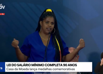 Trabalhadora chama Lula de o “barbudinho mais sexy do Brasil” e deixa presidente vermelho