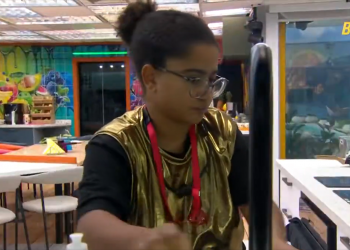 Milena faz 'suco' com restos do lixo para rivais do BBB26; assista o vídeo