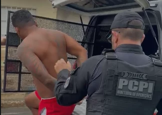 Suspeito de ser 'disciplina' de facção é preso com 42 trouxinhas de maconha em Teresina