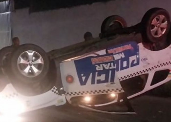 Vídeo: viatura da PM capota em acidente no litoral do Piauí