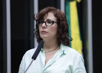 Carla ​Zambelli tenta evitar extradição da Itália com base na Lei Magnitsky