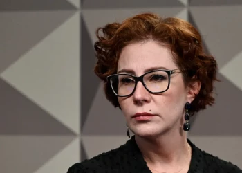 Por unanimidade, STF confirma a perda imediata de mandato de Carla Zambelli