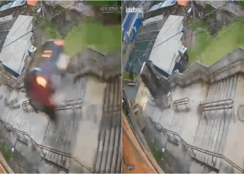 VÍDEO: Motorista passa mal ao volante e carro 'voa' sobre escadão