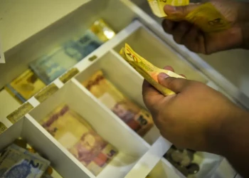 Governo confirma salário mínimo de R$ 1.621 em 2026