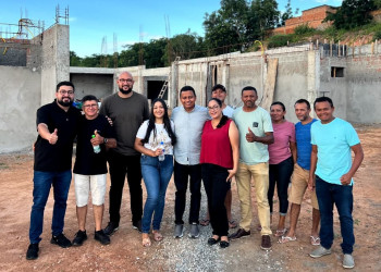 Deputado Dr. Francisco vistoria obra do CER de Uruçuí, com entrega prevista para 2026