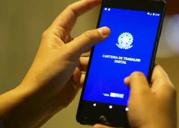 Fim da escala 6x1: texto aprovado limita jornada em 36 horas; veja mudanças