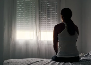 Mulheres têm carga genética mais alta para depressão, conclui pesquisa